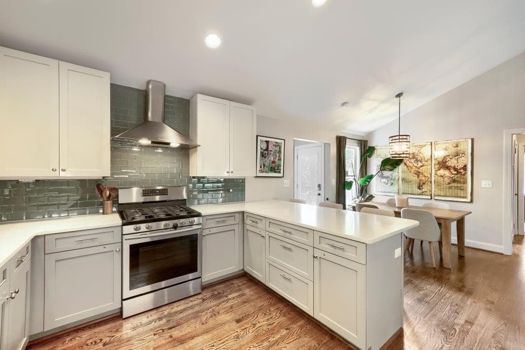3 bedroom, 4 bathroom, 1,946 sq ft single family residence under contract at 1835 Woodland Hills Avenue, Atlanta, GA 30318 — photo 9