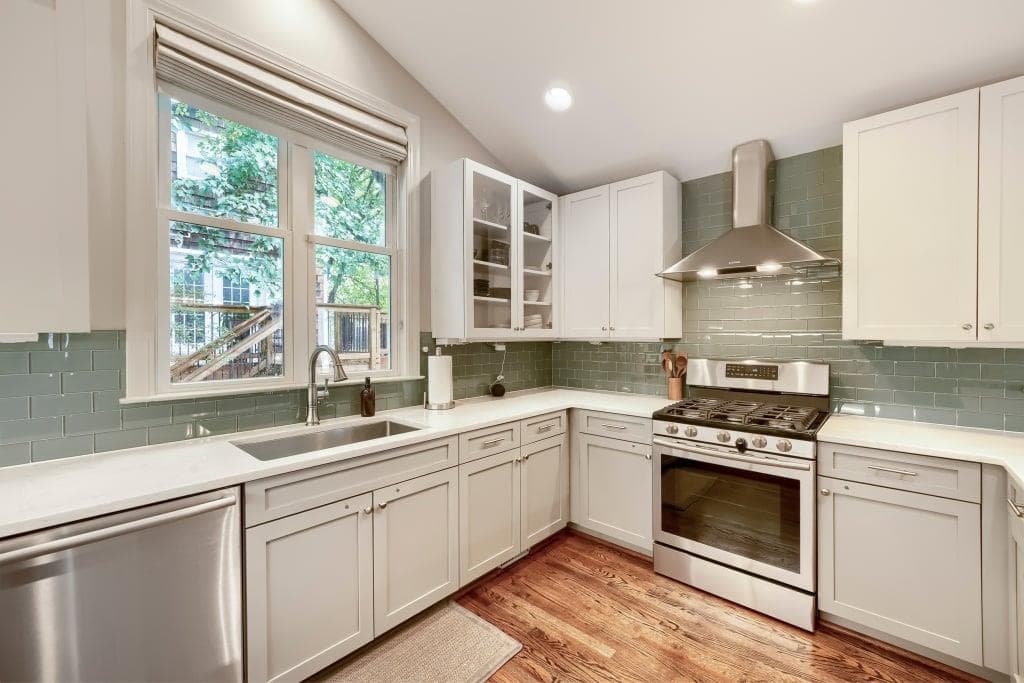 3 bedroom, 4 bathroom, 1,946 sq ft single family residence under contract at 1835 Woodland Hills Avenue, Atlanta, GA 30318 — photo 10
