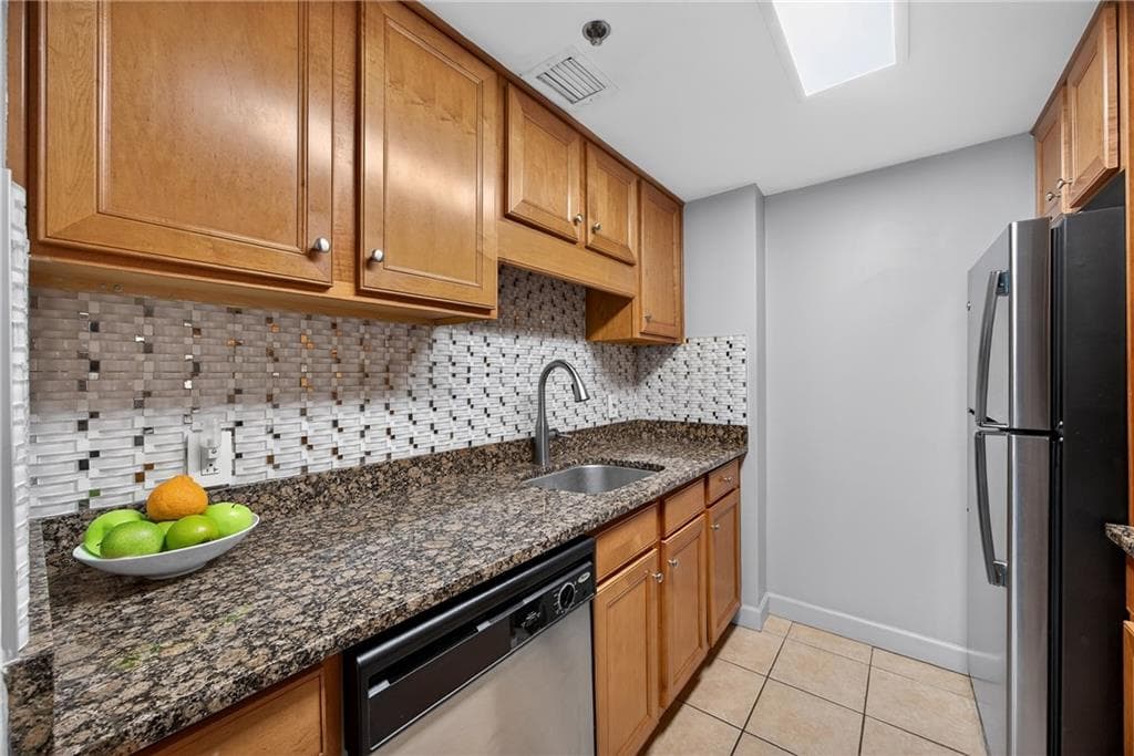 1 bedroom, 1 bathroom, 813 sq ft condominium for sale at 1280 W Peachtree Street 2708, Atlanta, GA 30309 — photo 9