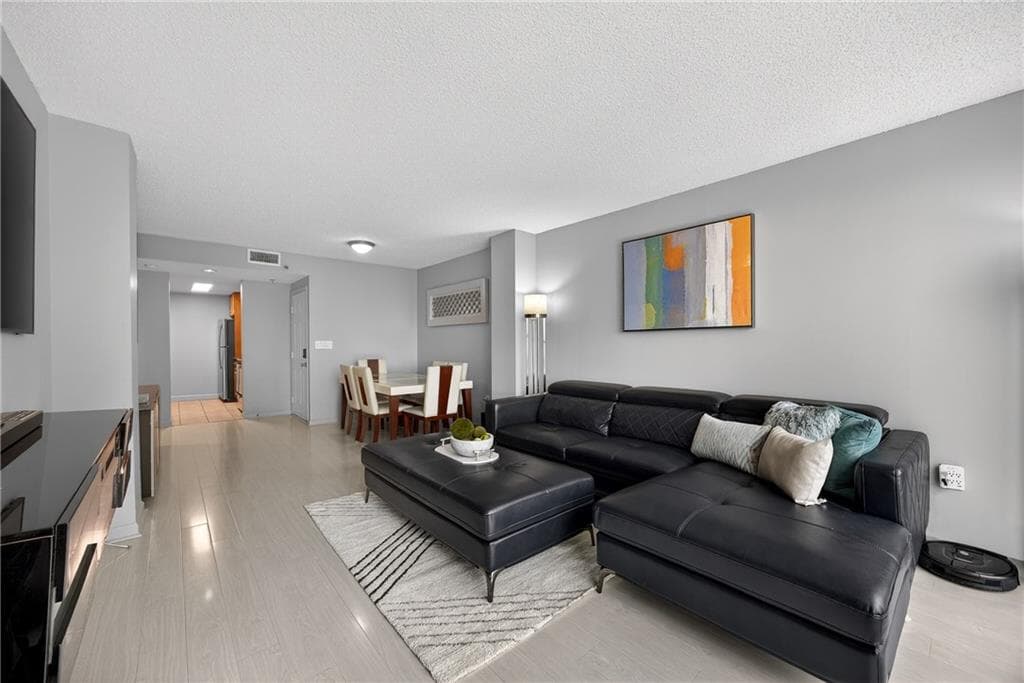 1 bedroom, 1 bathroom, 813 sq ft condominium for sale at 1280 W Peachtree Street 2708, Atlanta, GA 30309 — photo 4