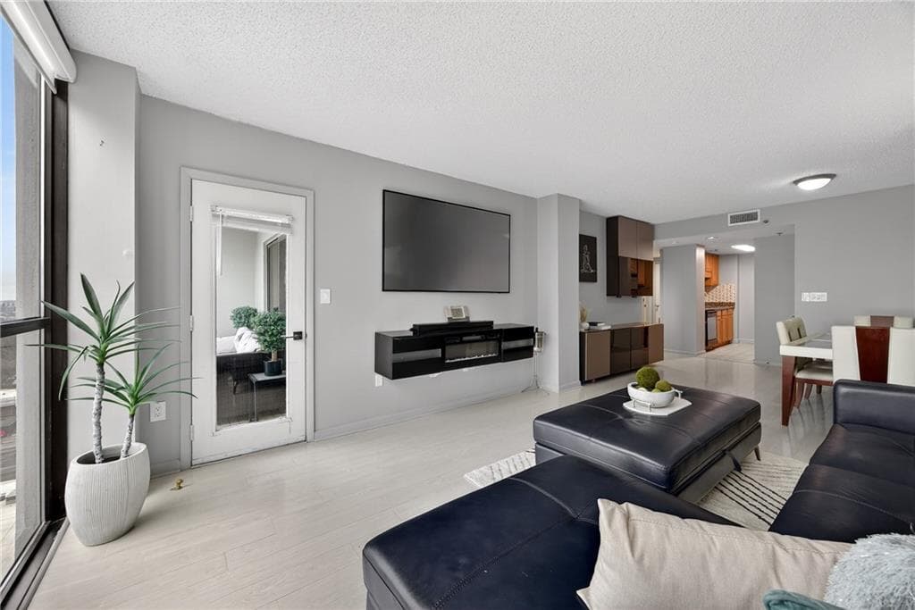 1 bedroom, 1 bathroom, 813 sq ft condominium for sale at 1280 W Peachtree Street 2708, Atlanta, GA 30309 — photo 3