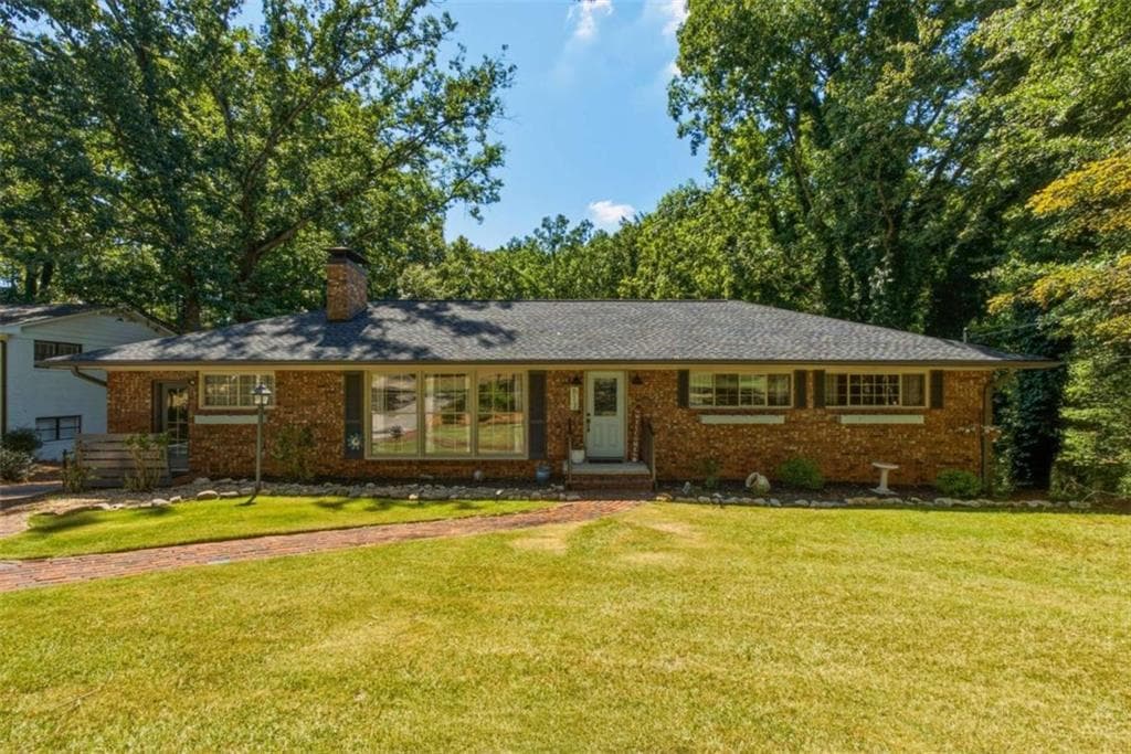 4 bedroom, 3 bathroom, 1,914 sq ft single family residence under contract at 613 Holly Drive, Gainesville, GA 30501