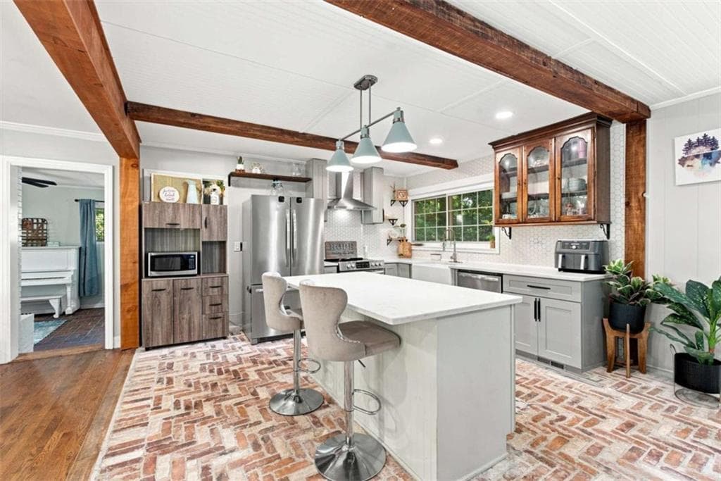 4 bedroom, 3 bathroom, 1,914 sq ft single family residence under contract at 613 Holly Drive, Gainesville, GA 30501 — photo 4