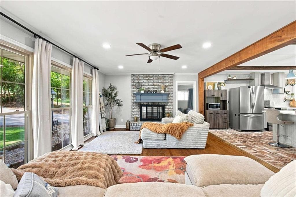 4 bedroom, 3 bathroom, 1,914 sq ft single family residence under contract at 613 Holly Drive, Gainesville, GA 30501 — photo 5
