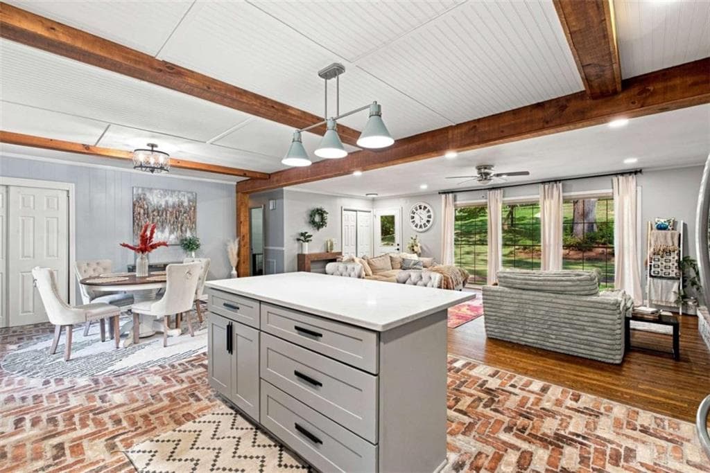 4 bedroom, 3 bathroom, 1,914 sq ft single family residence under contract at 613 Holly Drive, Gainesville, GA 30501 — photo 8