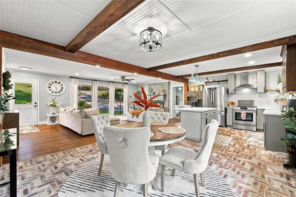 4 bedroom, 3 bathroom, 1,914 sq ft single family residence under contract at 613 Holly Drive, Gainesville, GA 30501 — photo 10