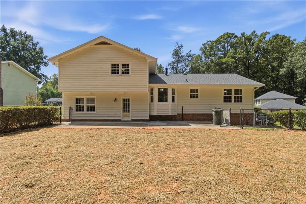4 bedroom, 3 bathroom, 2,099 sq ft single family residence for sale at 3662 Sweet Briar Lane, Conyers, GA 30094 — photo 5