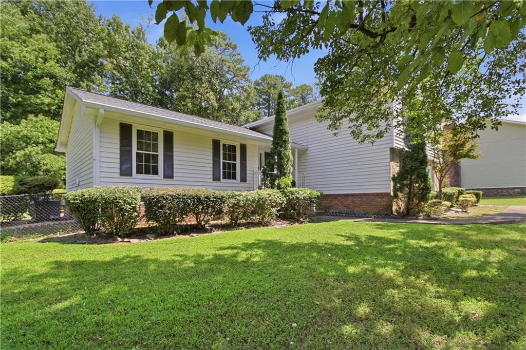 4 bedroom, 3 bathroom, 2,099 sq ft single family residence for sale at 3662 Sweet Briar Lane, Conyers, GA 30094 — photo 6
