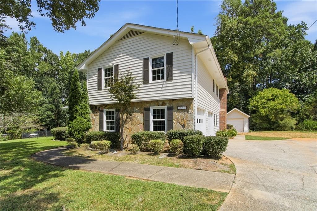4 bedroom, 3 bathroom, 2,099 sq ft single family residence for sale at 3662 Sweet Briar Lane, Conyers, GA 30094 — photo 7