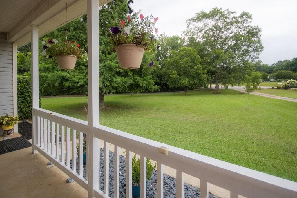 4 bedroom, 3 bathroom, 1,648 sq ft single family residence for sale at 162 Price Drive, Locust Grove, GA 30248 — photo 8