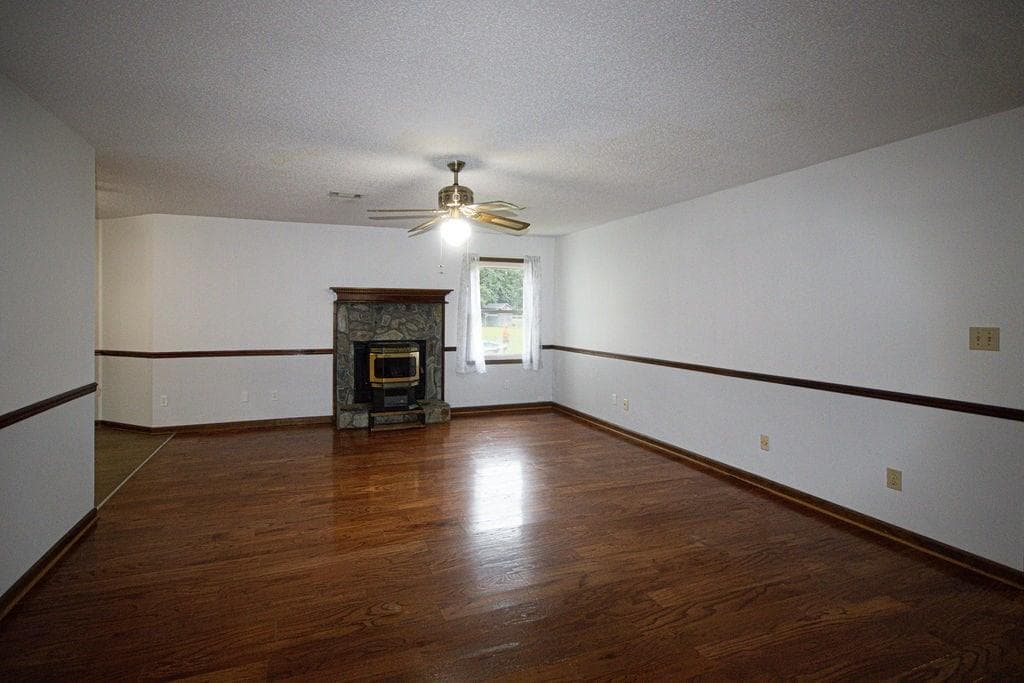 4 bedroom, 3 bathroom, 1,648 sq ft single family residence for sale at 162 Price Drive, Locust Grove, GA 30248 — photo 9