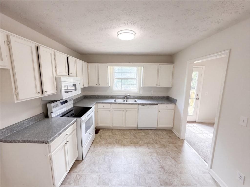 3 bedroom, 2 bathroom, 1,466 sq ft single family residence for sale at 1179 Horsley Mill Road, Carrollton, GA 30116 — photo 3