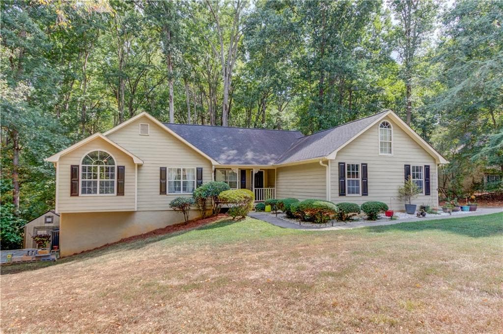 4 bedroom, 2 bathroom, 2,900 sq ft single family residence for sale at 3244 Holly Stand Court, Loganville, GA 30052 — photo 3