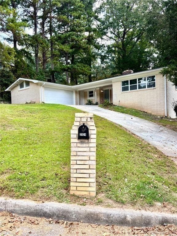 6 bedroom, 3 bathroom, 4,650 sq ft single family residence for sale at 2924 HANDY Drive, Atlanta, GA 30318 — photo 2