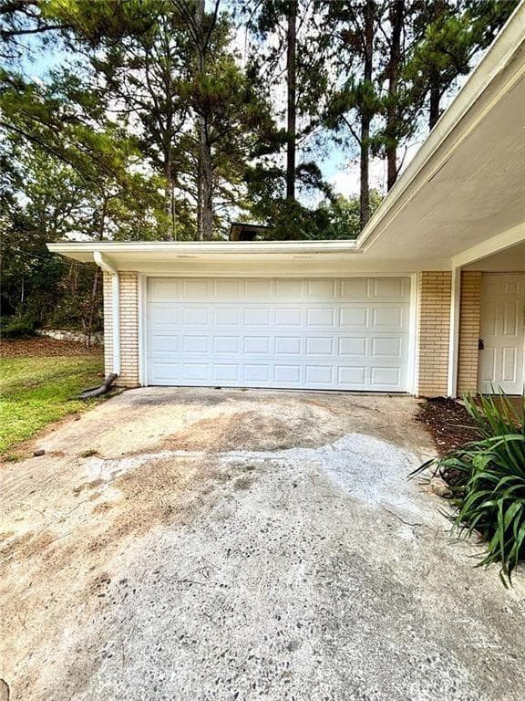 6 bedroom, 3 bathroom, 4,650 sq ft single family residence for sale at 2924 HANDY Drive, Atlanta, GA 30318 — photo 6