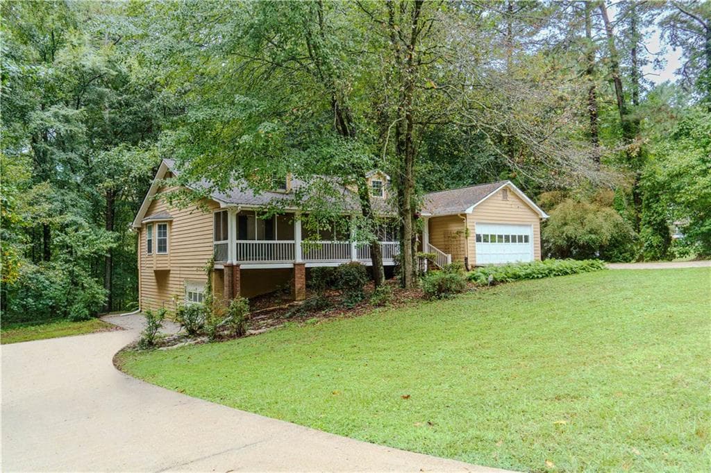 3 bedroom, 4 bathroom, 1,828 sq ft single family residence under contract at 201 Cotton Court, Stockbridge, GA 30281 — photo 3