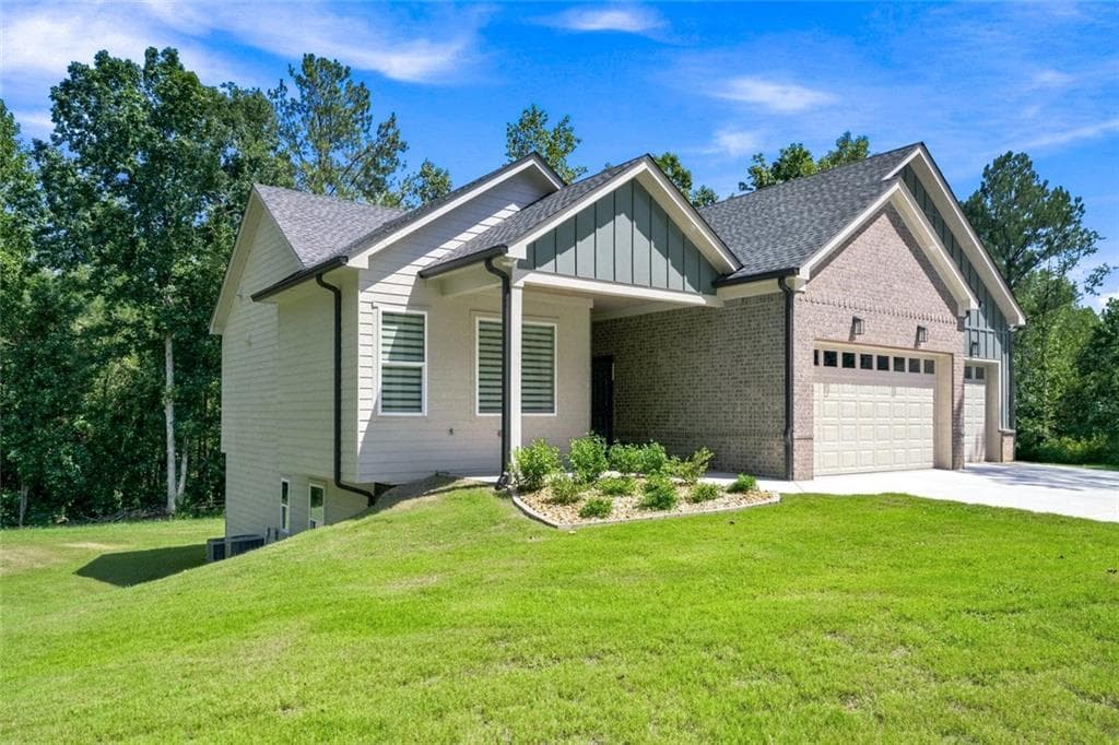 4 bedroom, 3 bathroom, 3,230 sq ft single family residence under contract at 2541 Aniki Bee Drive, Monroe, GA 30656 — photo 2
