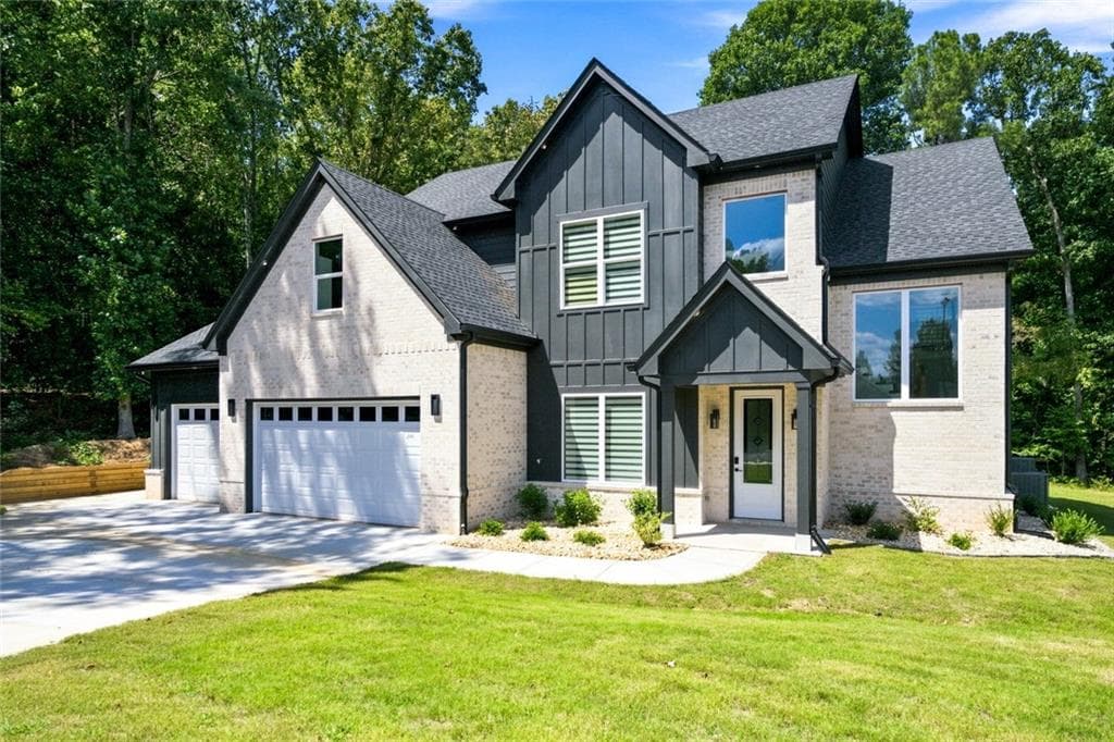 4 bedroom, 4 bathroom, 3,350 sq ft single family residence for sale at 2545 Aniki Bee Drive, Monroe, GA 30656 — photo 2