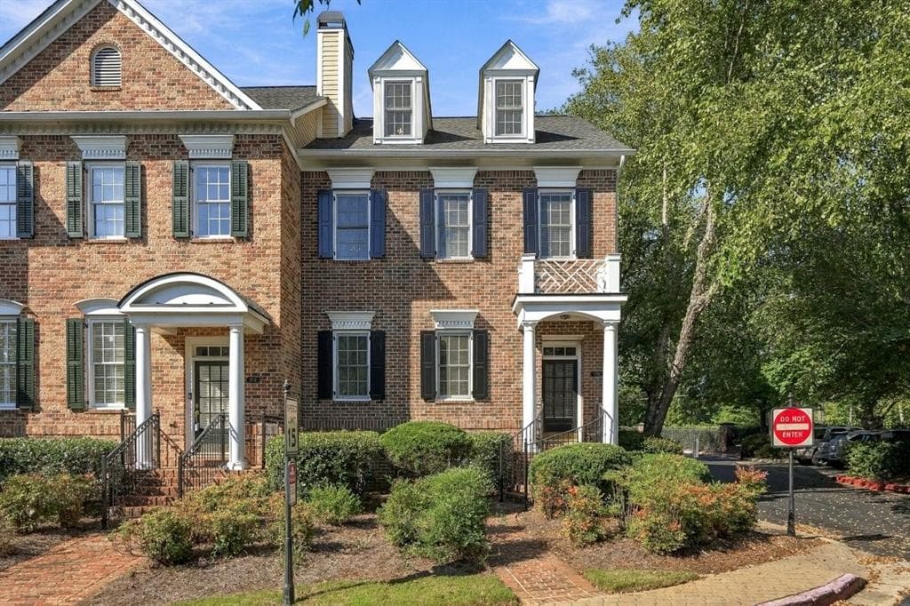 3 bedroom, 4 bathroom, 3,140 sq ft townhouse for sale at 4710 Ivy Ridge Drive, Atlanta, GA 30339