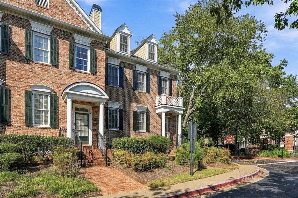 3 bedroom, 4 bathroom, 3,140 sq ft townhouse for sale at 4710 Ivy Ridge Drive, Atlanta, GA 30339 — photo 4