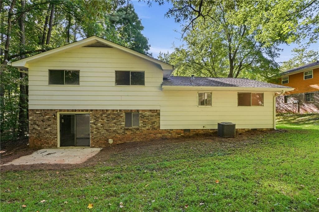 4 bedroom, 2 bathroom, 1,967 sq ft single family residence for sale at 7052 Lodgepole Drive, Morrow, GA 30260 — photo 5