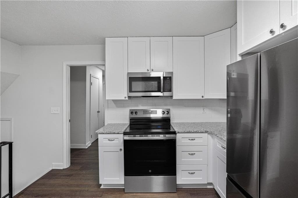 4 bedroom, 2 bathroom, 1,967 sq ft single family residence for sale at 7052 Lodgepole Drive, Morrow, GA 30260 — photo 9