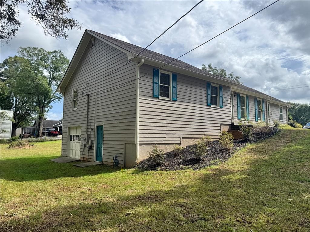 3 bedroom, 2 bathroom, 1,389 sq ft single family residence for sale at 1456 Oak Road, Snellville, GA 30078 — photo 2