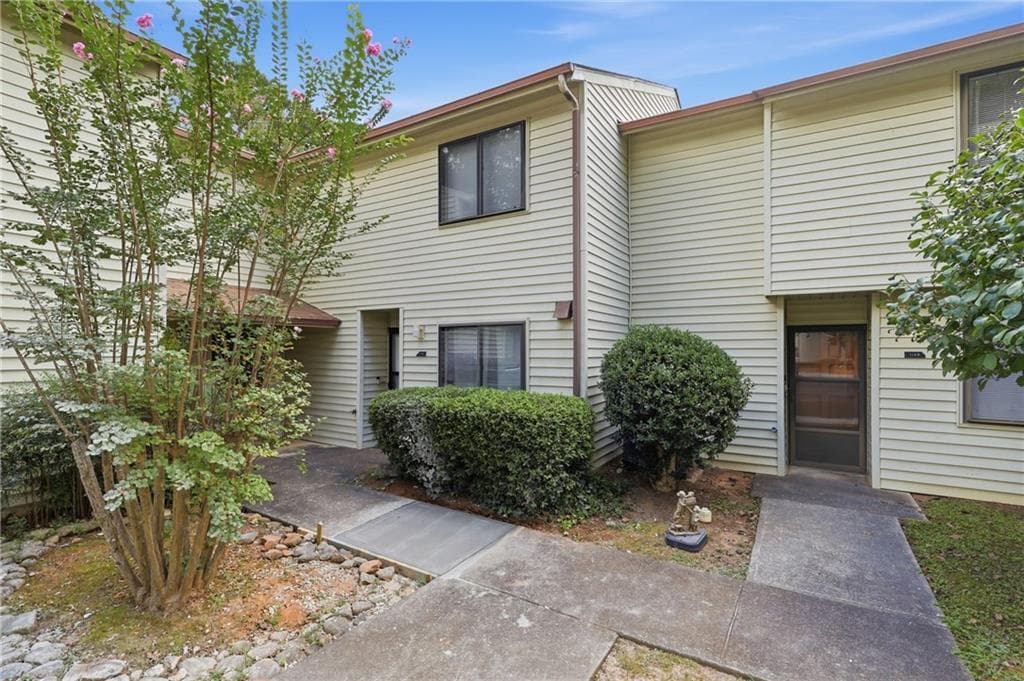 3 bedroom, 3 bathroom, 1,386 sq ft townhouse for sale at 1144 Country Court, Lawrenceville, GA 30044 — photo 1 of 32