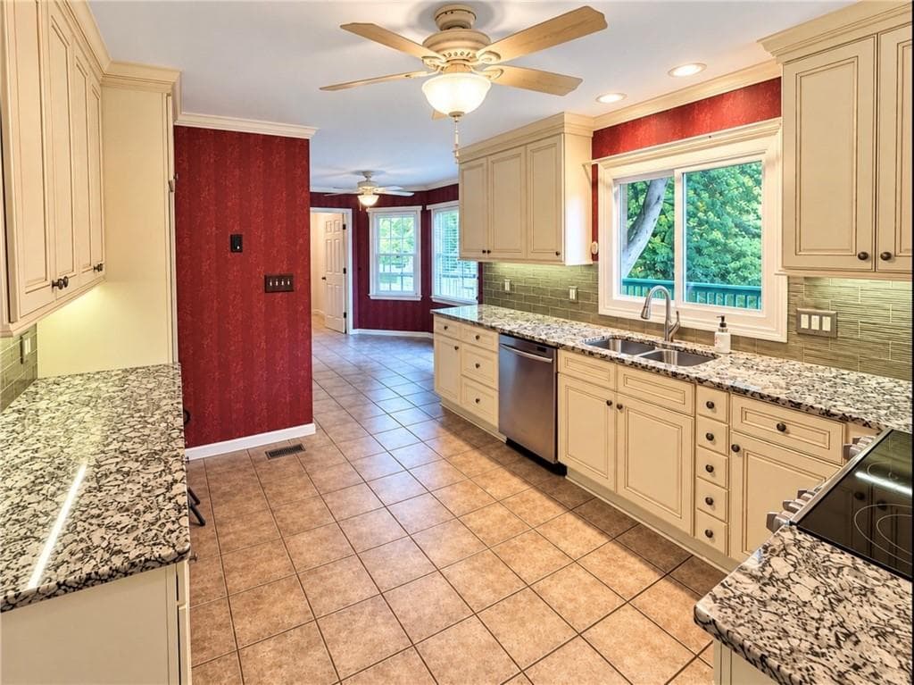 6 bedroom, 4 bathroom, 3,250 sq ft single family residence for sale at 3176 Country Club Court, Kennesaw, GA 30144 — photo 7