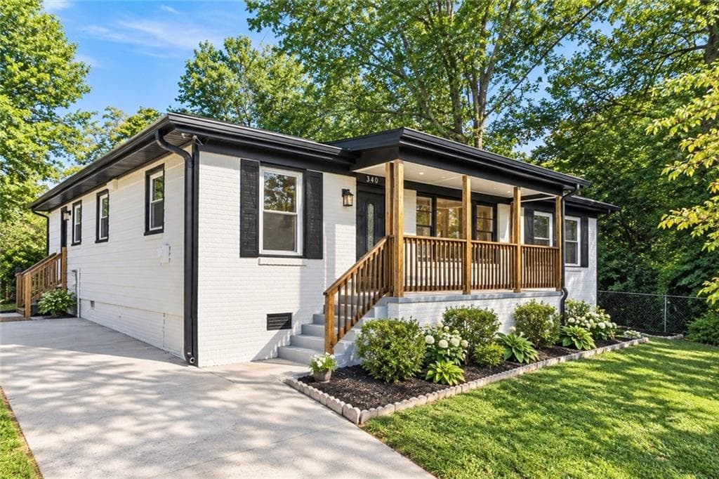 4 bedroom, 2 bathroom, 1,245 sq ft single family residence for sale at 340 Brooks Avenue, Atlanta, GA 30310 — photo 2