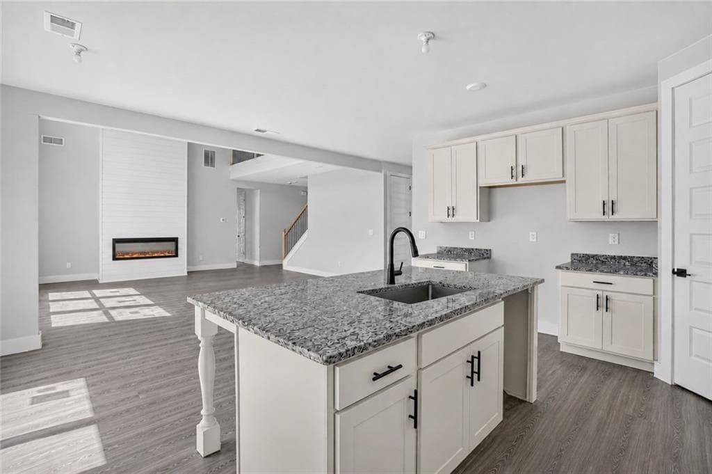 4 bedroom, 4 bathroom, 2,817 sq ft single family residence for sale at 5091 Tower View Trail, Snellville, GA 30039 — photo 6