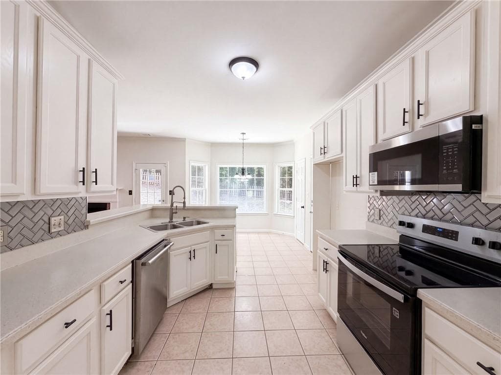 4 bedroom, 3 bathroom, 2,088 sq ft single family residence for sale at 275 Forrest Avenue, Fayetteville, GA 30214 — photo 2