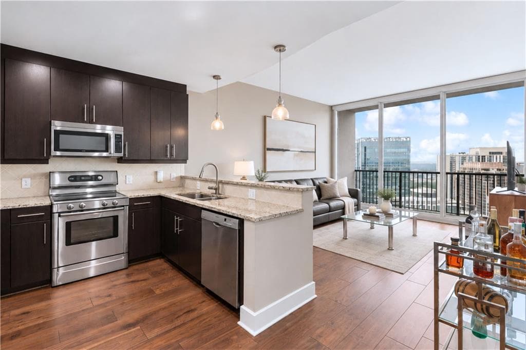 1 bedroom, 1 bathroom, 866 sq ft condominium for sale at 1080 Peachtree Street 3201, Atlanta, GA 30309 — photo 3
