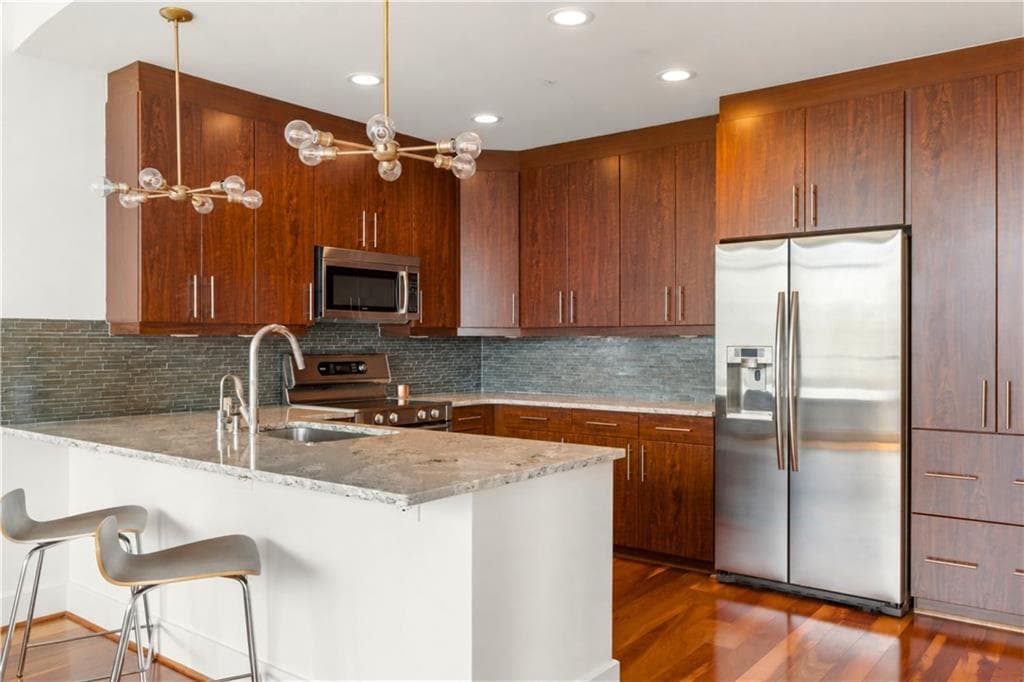 1 bedroom, 1 bathroom, 879 sq ft condominium for sale at 1080 Peachtree Street 1916, Atlanta, GA 30309 — photo 3