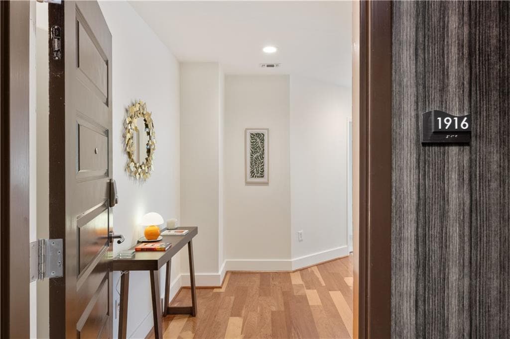 1 bedroom, 1 bathroom, 879 sq ft condominium for sale at 1080 Peachtree Street 1916, Atlanta, GA 30309 — photo 6
