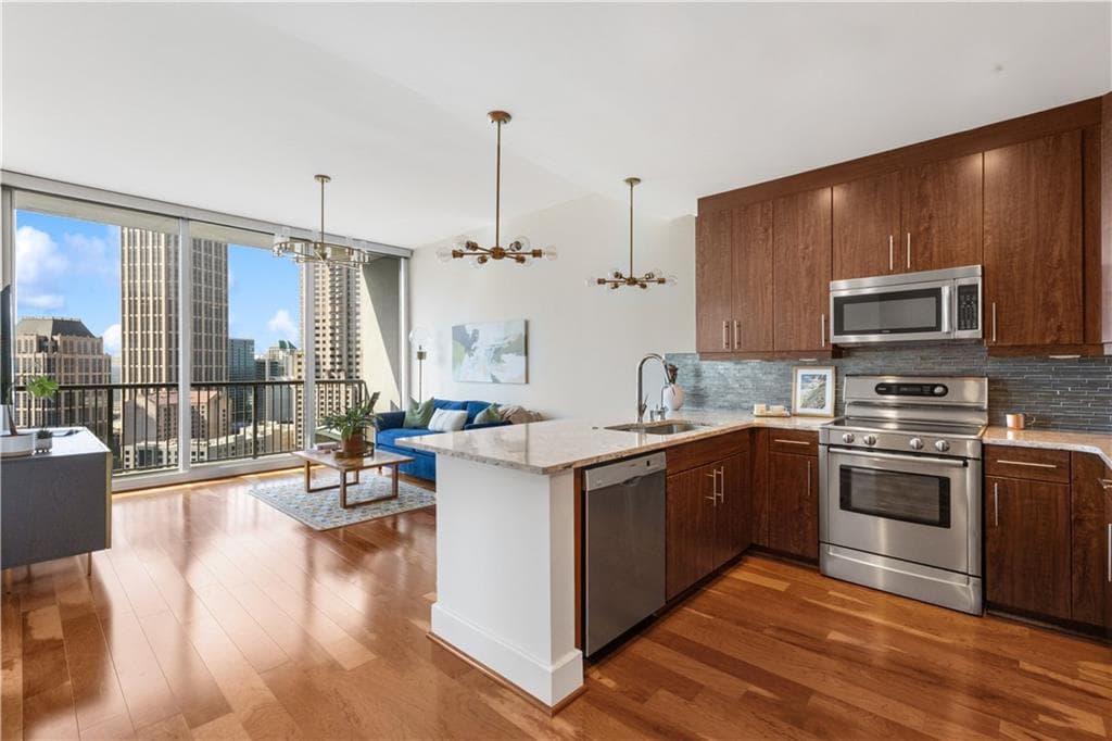 1 bedroom, 1 bathroom, 879 sq ft condominium for sale at 1080 Peachtree Street 1916, Atlanta, GA 30309 — photo 9