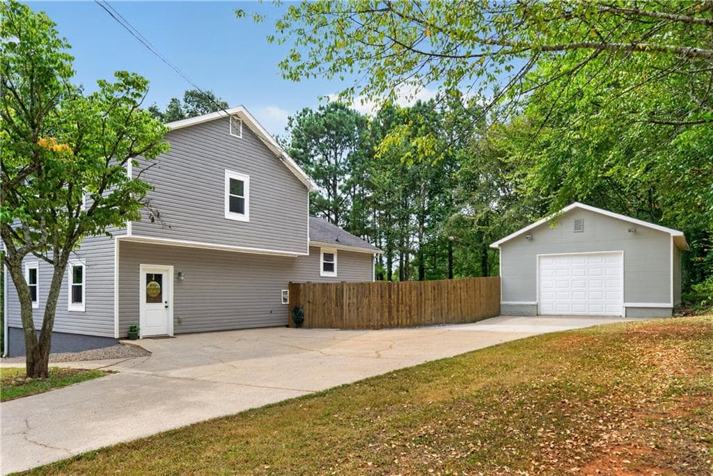 3 bedroom, 3 bathroom, 1,650 sq ft single family residence for sale at 40 Red Top Circle, Emerson, GA 30137