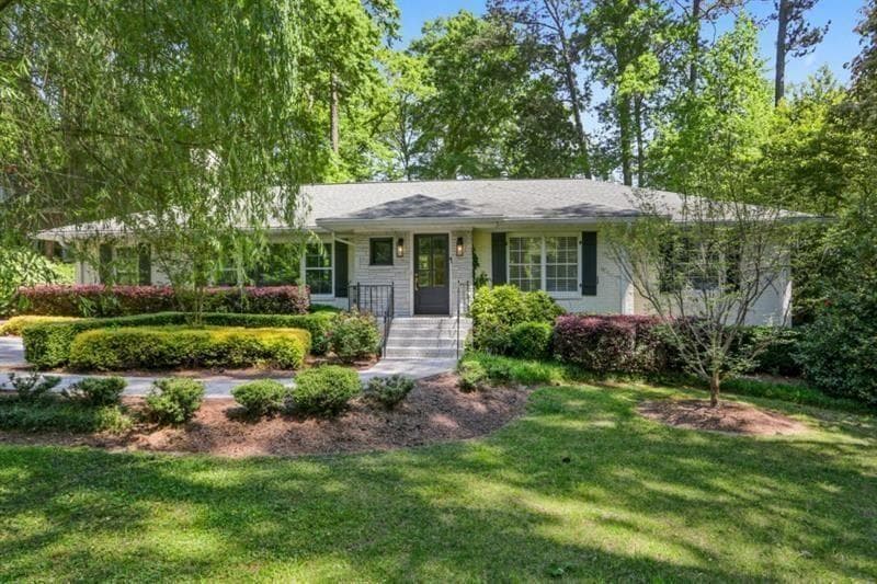 3 bedroom, 2 bathroom, 1,833 sq ft single family residence for sale at 3911 Wieuca Road, Atlanta, GA 30342