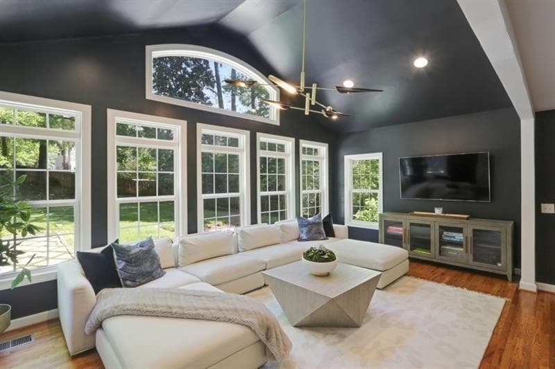 3 bedroom, 2 bathroom, 1,833 sq ft single family residence for sale at 3911 Wieuca Road, Atlanta, GA 30342 — photo 2