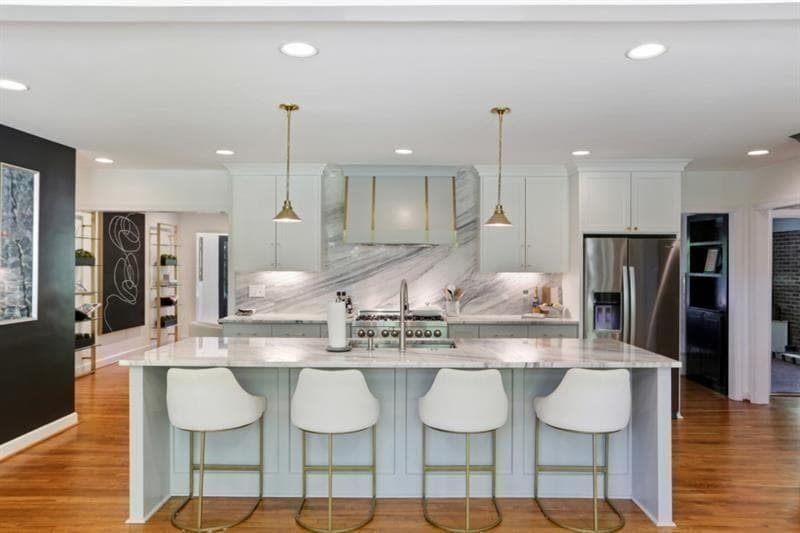 3 bedroom, 2 bathroom, 1,833 sq ft single family residence for sale at 3911 Wieuca Road, Atlanta, GA 30342 — photo 3