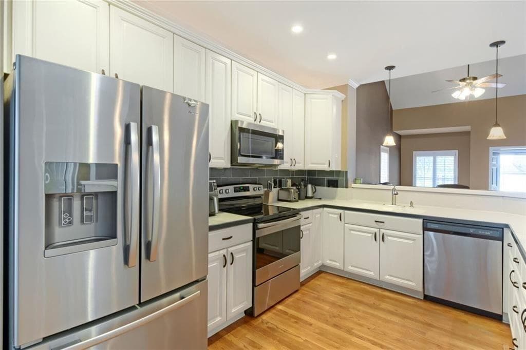 4 bedroom, 3 bathroom, 2,798 sq ft single family residence for sale at 128 Monterey Drive, Peachtree City, GA 30269 — photo 6