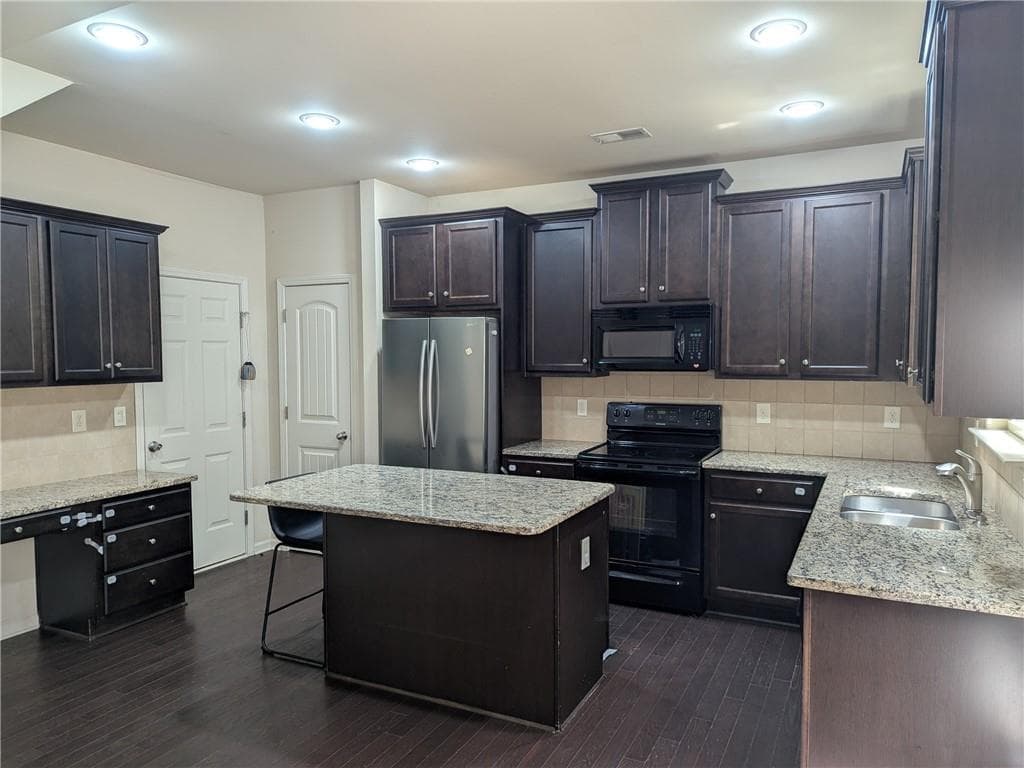 3 bedroom, 3 bathroom, 1,453 sq ft single family residence for rent at 1785 Homeside Drive, Cumming, GA 30041 for $2,050 a month — photo 3