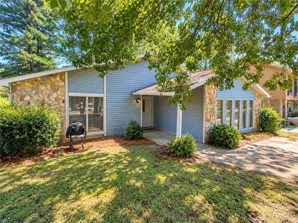 4 bedroom, 2 bathroom, 2,438 sq ft single family residence for sale at 6260 Mozart Drive, Riverdale, GA 30296 — photo 2