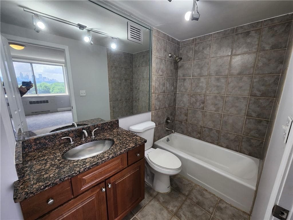 1 bedroom, 1 bathroom, 837 sq ft condominium for rent at 2479 Peachtree Road 901, Atlanta, GA 30305 for $1,395 a month — photo 8