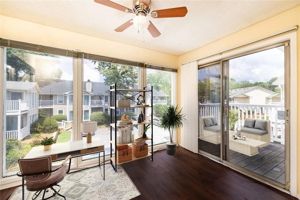 2 bedroom, 2 bathroom, 1,244 sq ft condominium for sale at 910 Augusta Drive, Marietta, GA 30067 — photo 3