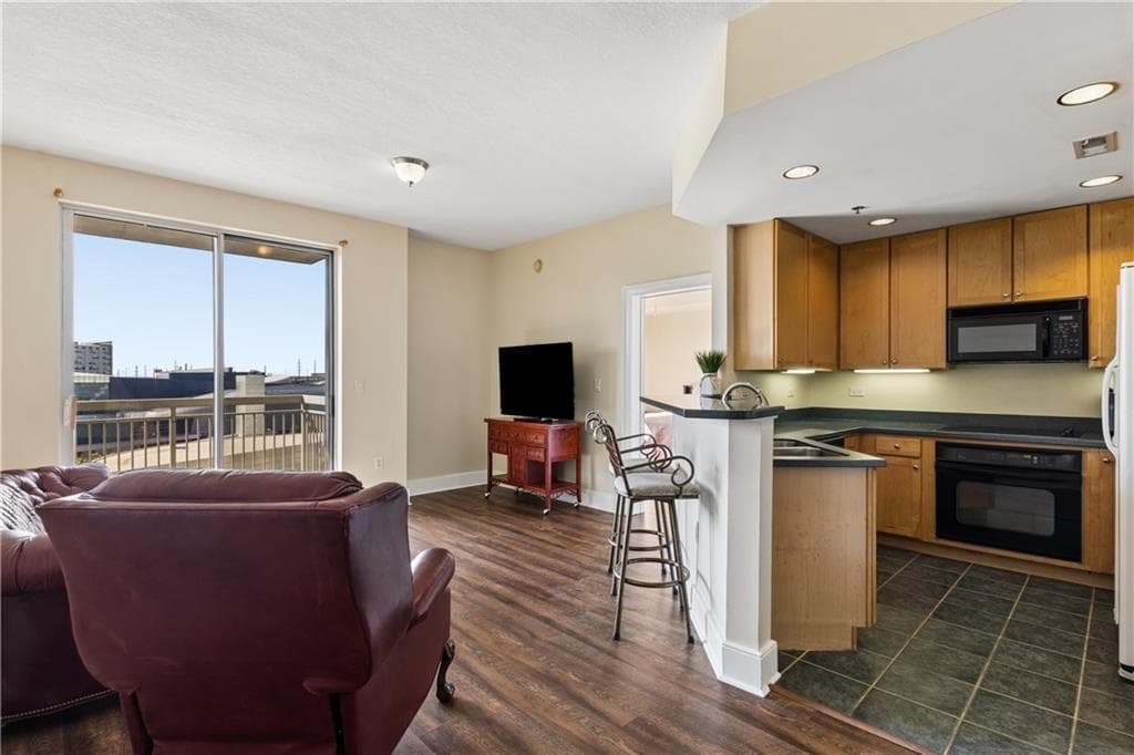 1 bedroom, 1 bathroom, 864 sq ft condominium for rent at 285 Centennial Olympic Park Drive 803, Atlanta, GA 30313 for $2,150 a month — photo 4