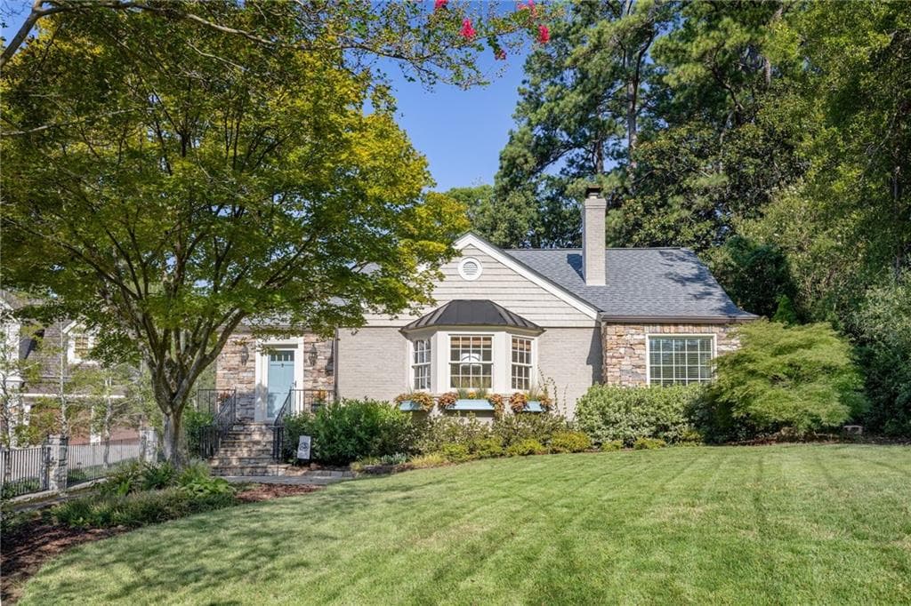 3 bedroom, 2 bathroom, 2,527 sq ft single family residence under contract at 656 Darlington Road, Atlanta, GA 30305