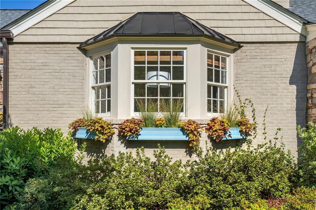 3 bedroom, 2 bathroom, 2,527 sq ft single family residence under contract at 656 Darlington Road, Atlanta, GA 30305 — photo 2