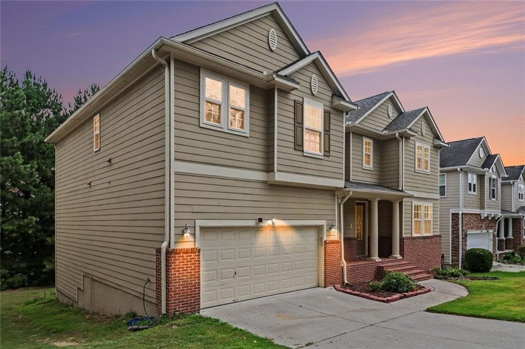 6 bedroom, 4 bathroom, 3,971 sq ft single family residence for sale at 6195 Park Leaf Walk, Buford, GA 30518 — photo 2