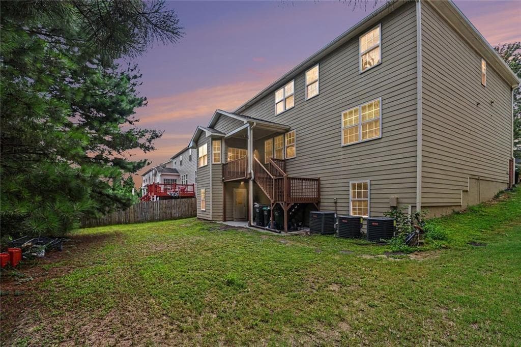 6 bedroom, 4 bathroom, 3,971 sq ft single family residence for sale at 6195 Park Leaf Walk, Buford, GA 30518 — photo 3